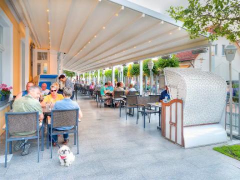Auf der gro&szlig;z&uuml;gigen Terrasse 