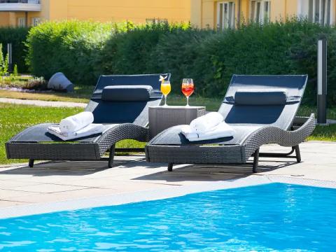 Sonnenliegen erwarten Sie!