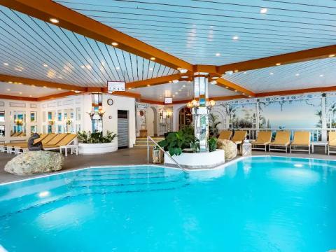 Der Innenpool im AlpVita SPA