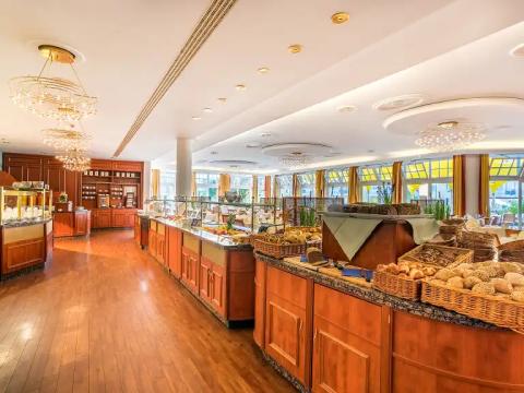 Das Fr&uuml;hst&uuml;cksbuffet genie&szlig;en...