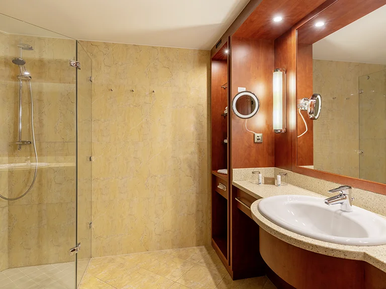 Penthouse-Suite Gartenseite - Bad mit Dusche